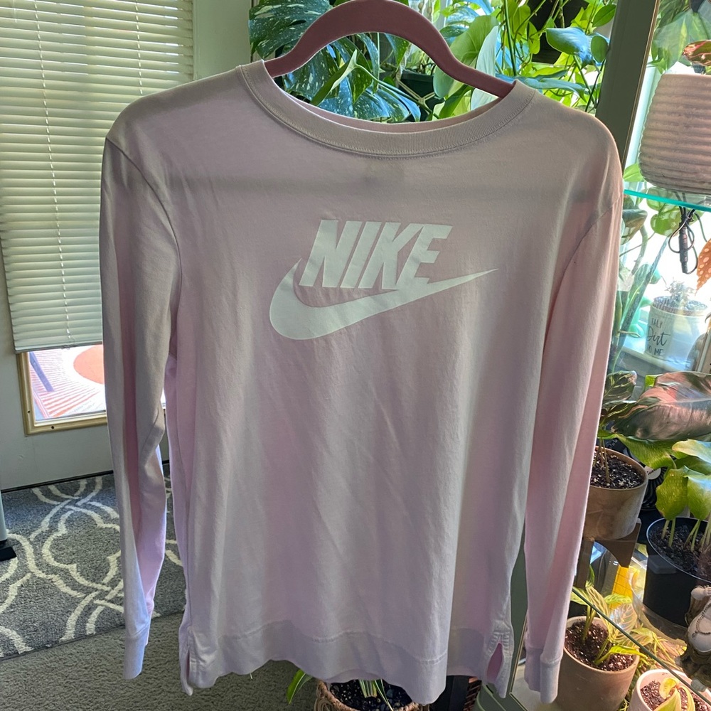 💗 Light Pink Mauve Long Sleeve Nike Shirt